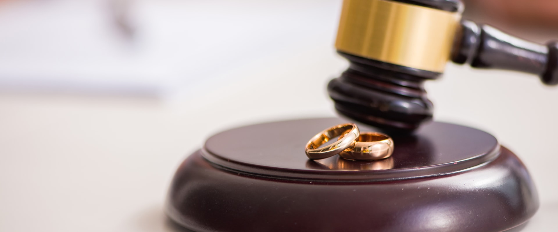 What is a local divorce lawyer?