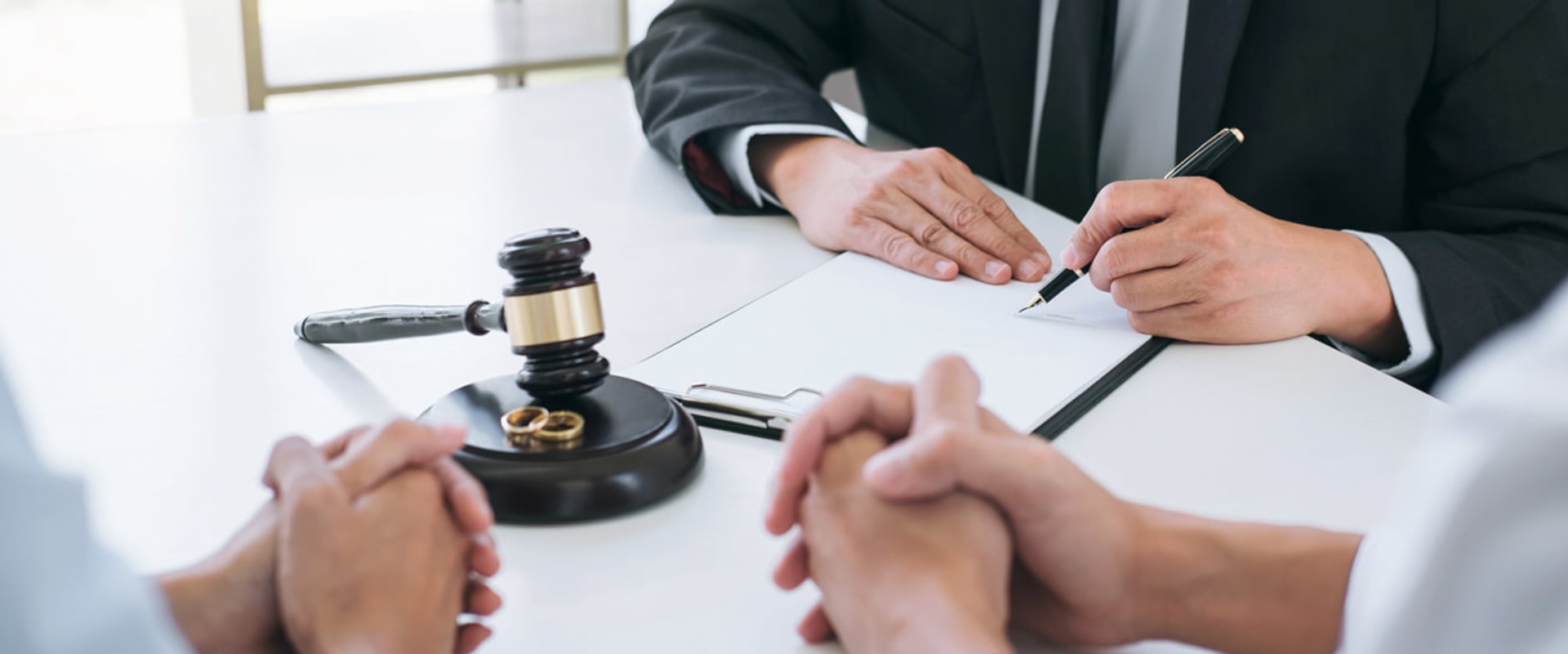 How to find a good lawyer for divorce?